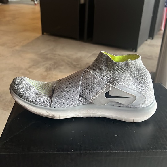 Nike Free no lace running shoes - Picture 4 of 9